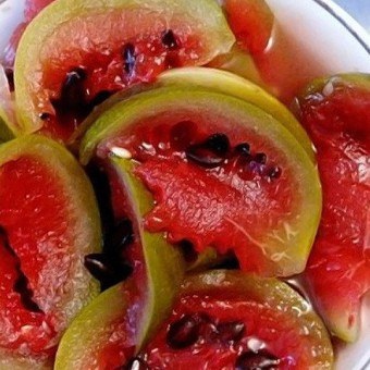 Hogyan savanyú görögdinnye lehetőségek hordók és kannák