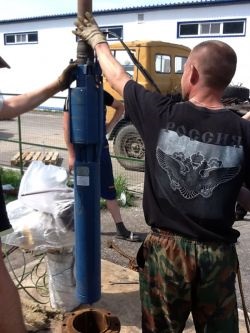 Hogyan javítható a lyukakat a kezüket (saját) Hogyan javítható a lyukakat saját kezűleg