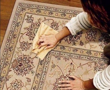 Hogyan hozzuk a foltot a szőnyegen otthon