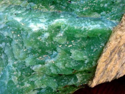 Jade kő és annak tulajdonságait érdekelt állatöv jel, szín és érték