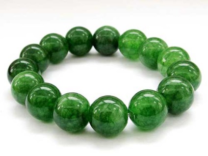 Jade kő és annak tulajdonságait érdekelt állatöv jel, szín és érték