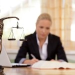 Mit tud dolgozni a magasabb ügyvéd vagy közép-