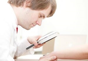 Tick ​​dermatitis sajátos megnyilvánulásainak kezelése