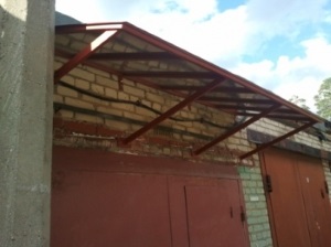 Ponyva alatt a parkolóház, hogyan lehet a saját kezét, a munka vázlata a lombkorona a kapu fölött, opciók (csinálni) Ponyva alatt a parkolóház, hogyan lehet a saját kezét, a munka vázlata a lombkorona a kapu fölött, opciók