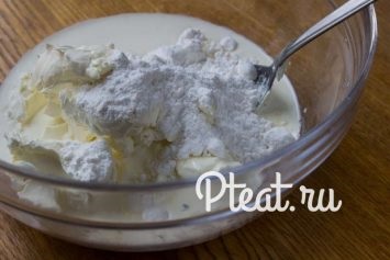 A krémet a krém mascarpone (mascarpone) A krémet a tejszínt és mascarpone