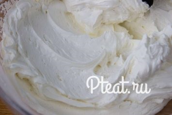 Krém mascarpone krémmel (krém) A krémet a tejszínt és mascarpone