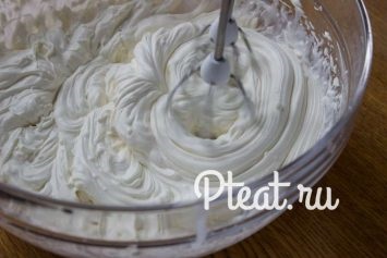 Krém mascarpone krémmel (krém) A krémet a tejszínt és mascarpone
