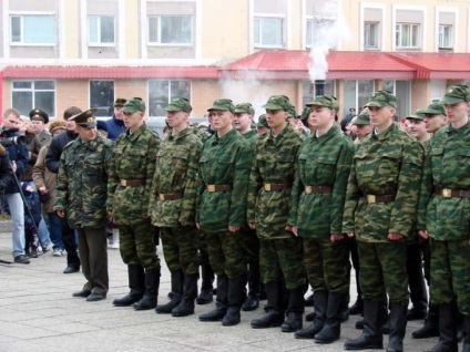 Küldjük sorkatonák - uchebka vagy csapatok - a katonai szolgálat