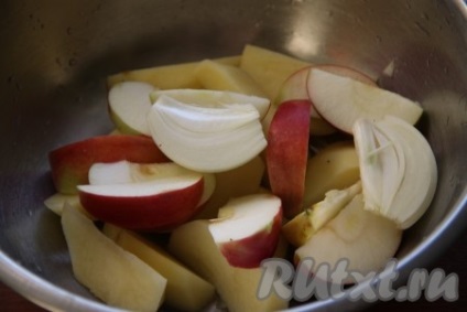 Csirke almával és burgonya a sütőben - egy recept fényképpel (alma) Csirke almával és burgonya a sütőben - a recept egy fotó