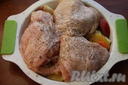 Csirke almával és burgonya a sütőben - egy recept fényképpel (sütő) Csirke almával és burgonya a sütőben - a recept egy fotó
