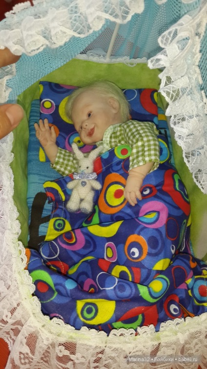 A bölcső a baba saját kezével vagy alvó hely Deniska (baba ooak) kis mikron))