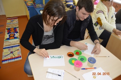 Mester osztályban a szülők a „nem hagyományos festészeti technikák” - óvoda № 92 „lenyelni”