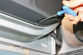 Opel Astra H eltávolítását és beszerelését egy kárpit egy hátsó ajtó Opel Astra n használati eltávolító berendezésben (ASTRA) Opel Astra H eltávolítását és beszerelését egy kárpit egy hátsó ajtó Opel Astra n utasítást eltávolítása növény