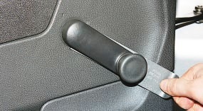 Opel Astra H eltávolítását és beszerelését egy kárpit egy hátsó ajtó Opel  Astra n utasítást eltávolítása