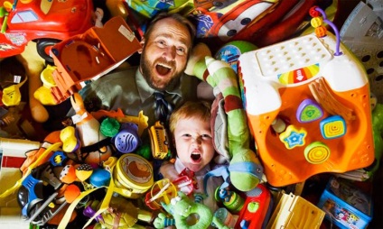 Miért a gyermek mindenkor megköveteli az ajándékok és mit kell tenni a szülők