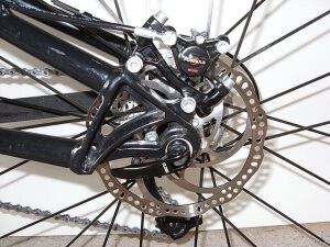 Miért velotormoza vinnyog fékezéskor (nyikorog) Miért velotormoza vinnyog fékezéskor