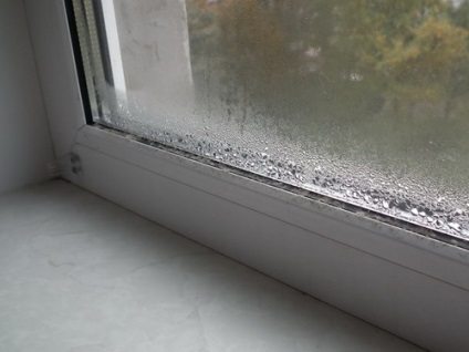 Miért bepárásodott ablakok az erkélyen, és mit kell tenni (valamilyen okból) Miért bepárásodott ablakok az erkélyen, és mit kell tenni