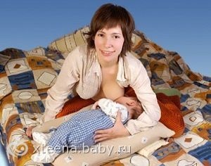 Pózok csecsemőtáplálásra fotók, címkék mögött