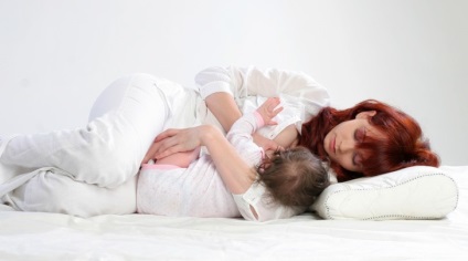 Pózok csecsemőtáplálásra, csecsemőtáplálásról kényelmes fotó