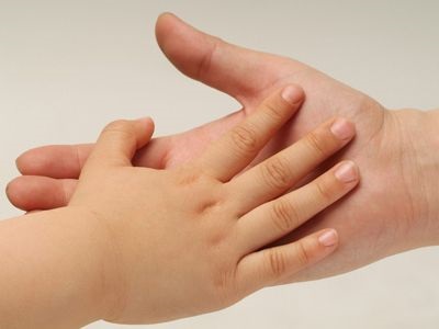 Hosszanti csíkok köröm kéz oka a (sáv köröm kéz oka megjelenés) Hosszanti csíkok körmök kezek okai