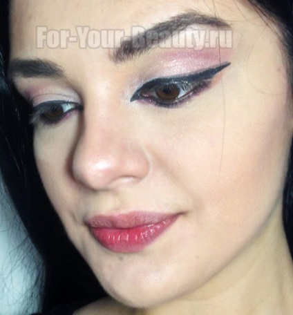 Egyszerű keleti smink lépésről lépésre képek (smink) Egyszerű keleti make-up lépésről lépésre fotó