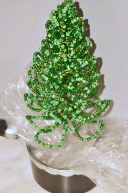 Bolyhos karácsonyfák üveggyöngyből