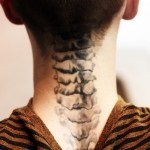 Rik Dzhenest - egy férfi egy tetoválás a csontváz