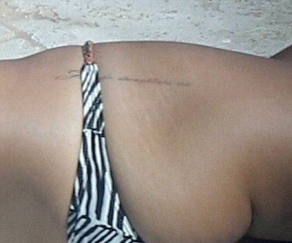 Selena Gomez kiderült, egy új tetoválást körül mellkasán