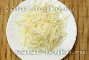Rakott saláta - Bride - csirke, olvasztott sajttal és tojással recept fényképpel (zöldek) Rakott saláta - Bride - csirke, olvasztott sajttal és tojással recept egy fotó