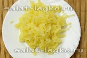 Rakott saláta - Bride - csirke, olvasztott sajttal és tojással recept fényképpel (zöldek) Rakott saláta - Bride - csirke, olvasztott sajttal és tojással recept egy fotó