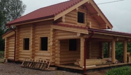 Házak épitése rönkfa, kerek fa ház kulcsrakész projektek, fotók, árak, építési