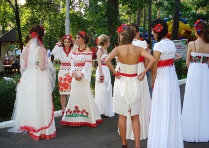 Esküvői ruhák az ukrán stílusban