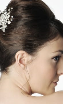Esküvői frizura egy címer kép és ötletek (esküvő) Esküvői frizura fésűvel és fotó ötletek