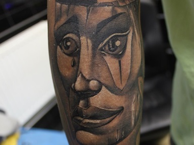 Tattoo szakadás - érték kép - tetováló stúdió laktanya