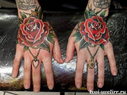 Tetoválás a kefe (ecset) Tattoo csuklóján