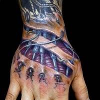 Tetoválás a kezét