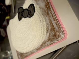 Cake - Hello Kitty - egy lépésről lépésre recept fényképek (főzés) Cake - Hello Kitty - lépésről lépésre recept fotók