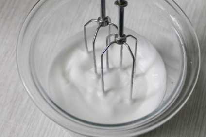 Túró rakott óvodában egy lépésről lépésre recept fotók (keverő alkalmazásával, habverővel) Túrós rakott az óvodában egy lépésről lépésre recept fotók
