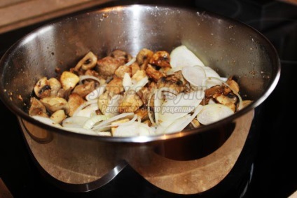 Sült hús és gombák (grillezett hús és gombával recept) Grillezett hús gombával