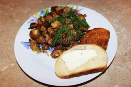 Sült hús és gombák (grillezett hús és gombával recept) Grillezett hús gombával