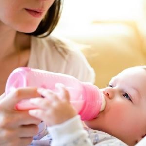 12 értelmes javaslatokat, hogyan kell tanítani a gyermeket, hogy a mellkas és a hát szoptatás