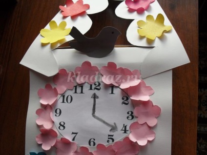Cuckoo Clock papírból saját kezűleg gyerekeknek (lépésről lépésre) Cuckoo Clock papírból saját kezűleg a gyermekek számára