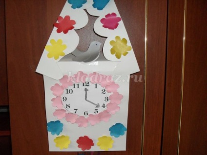 Cuckoo Clock papírból saját kezűleg a gyermekek számára (óra) Cuckoo Clock papírból saját kezűleg a gyermekek számára