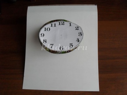 Cuckoo Clock papírból saját kezűleg gyerekeknek (kakukk) Cuckoo Clock papírból saját kezűleg a gyermekek számára