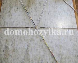 Decor palackok, a gyártási eljárás egy fotó (szövés tubulusok újságokból) Decor palackok, a gyártási eljárás egy fotó