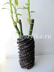 Decor palackok, a gyártási eljárás egy fotó (a szövés az újságok saját kezűleg) Decor palackok, a gyártási eljárás egy fotó