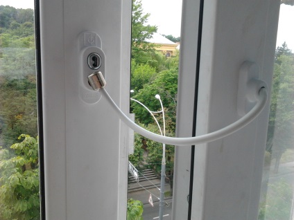 Gyermekzár PVC-ablakok - hogyan kell beállítani az ár és típusú BSL, penkid és Maco (műanyag) Gyermekzár PVC-ablakok - hogyan kell beállítani az ár és típusú BSL, penkid és Maco