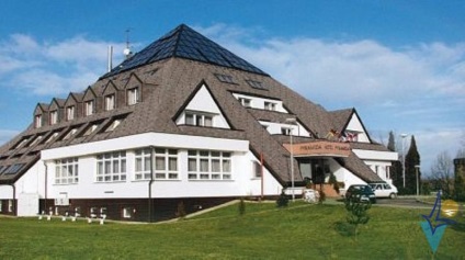 A ház formájában egy piramis 31 fotó (ház) A ház formájában egy piramis 31 fotó