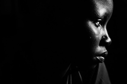 Finn fotós tanúja körülmetélés a két lány Kenyában, kykyryzo (fotós) Finn fotós tanúja körülmetélés a két lány Kenyában, kykyryzo