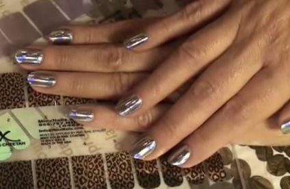 Holografikus film kikapós nő manikűr (körömlakk) Holografikus film kacér manikűr